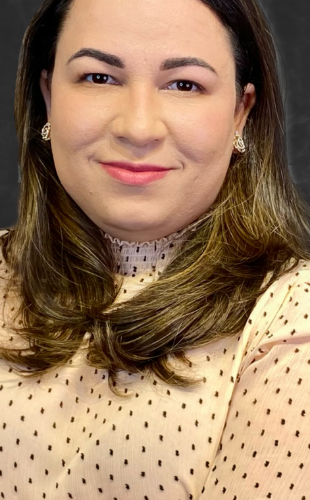Priscila Rodrigues, instrutora do curso de micropigmentação labial