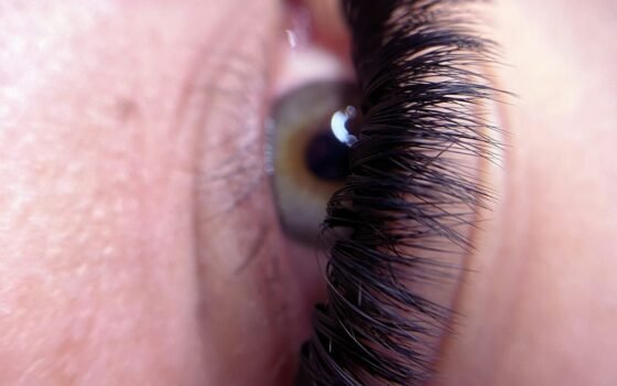 Extensão de cílios em volume, curso Fábrica de Lash Designer